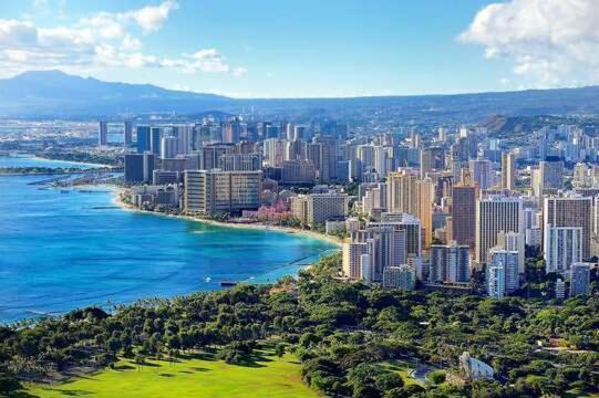 Sunny Waikiki Escape Just Steps To Beach, Views, & Full Kitchen Comfort Apartment *