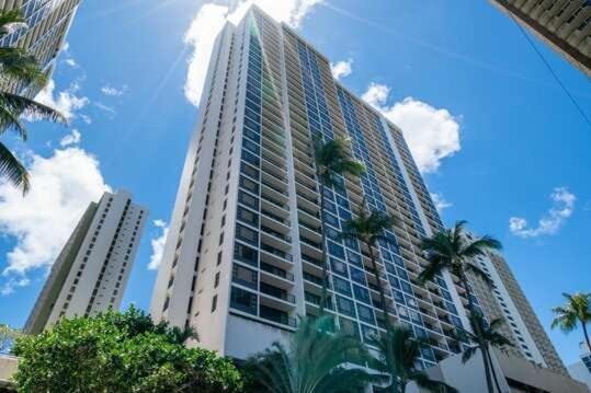 Sunny Waikiki Escape Just Steps To Beach, Views, & Full Kitchen Comfort Apartment Honolulu