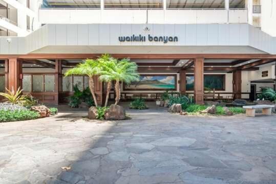 Sunny Waikiki Escape Just Steps To Beach, Views, & Full Kitchen Comfort Apartment *
