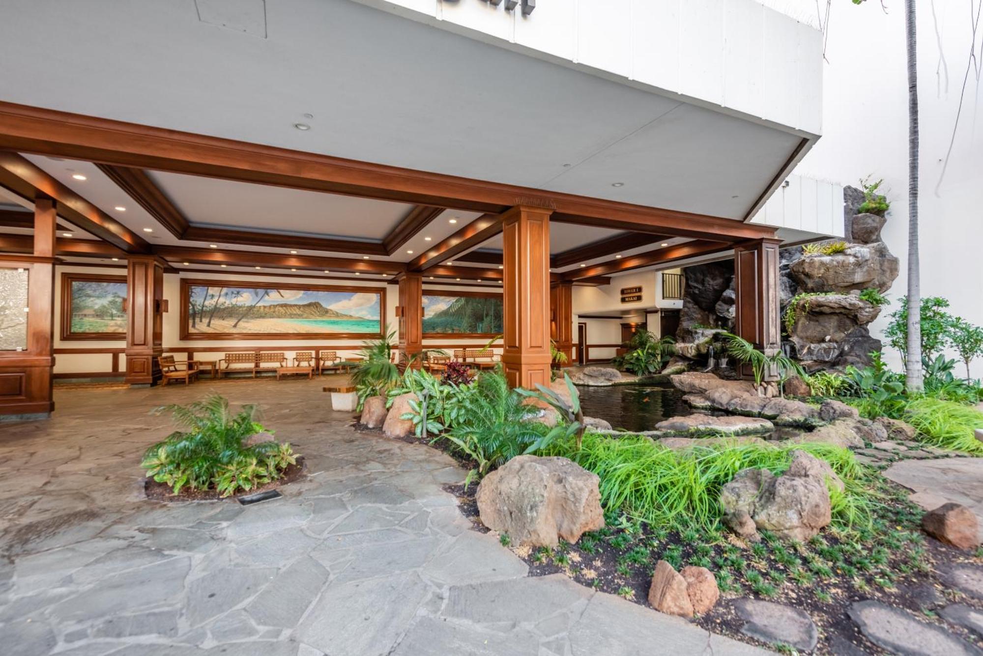 Apartment Sunny Waikiki Escape Just Steps To Beach, Views, & Full Kitchen Comfort Honolulu