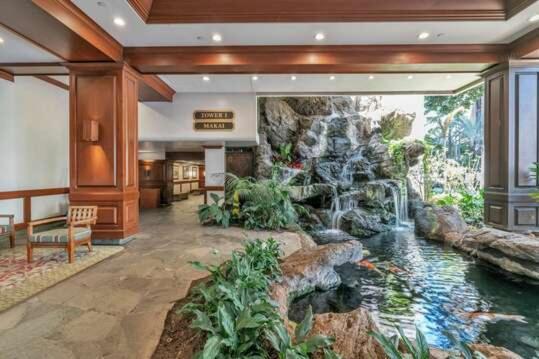 Apartment Sunny Waikiki Escape Just Steps To Beach, Views, & Full Kitchen Comfort *