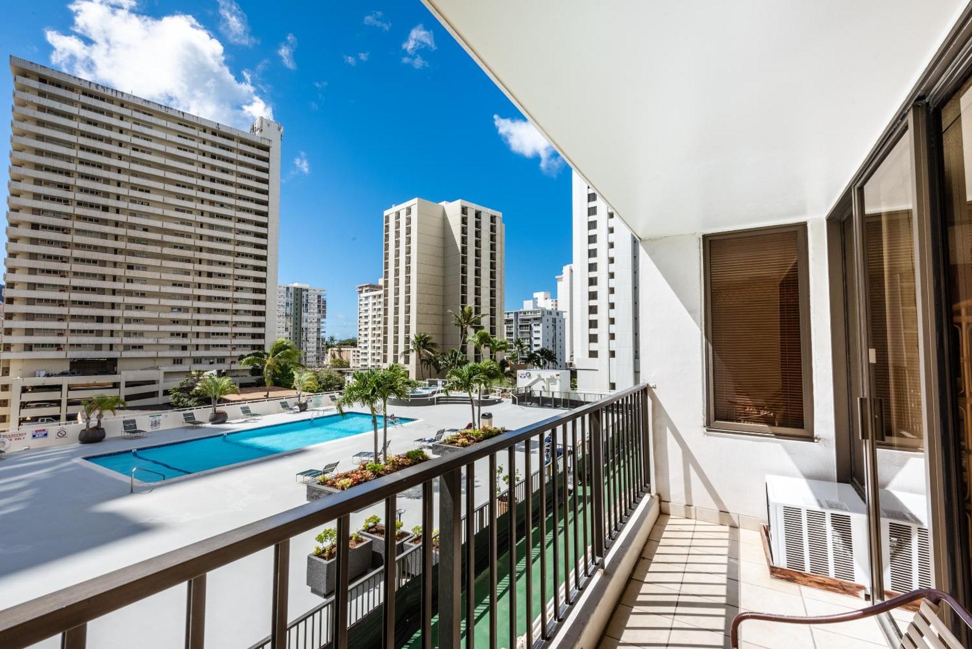Sunny Waikiki Escape Just Steps To Beach, Views, & Full Kitchen Comfort Honolulu